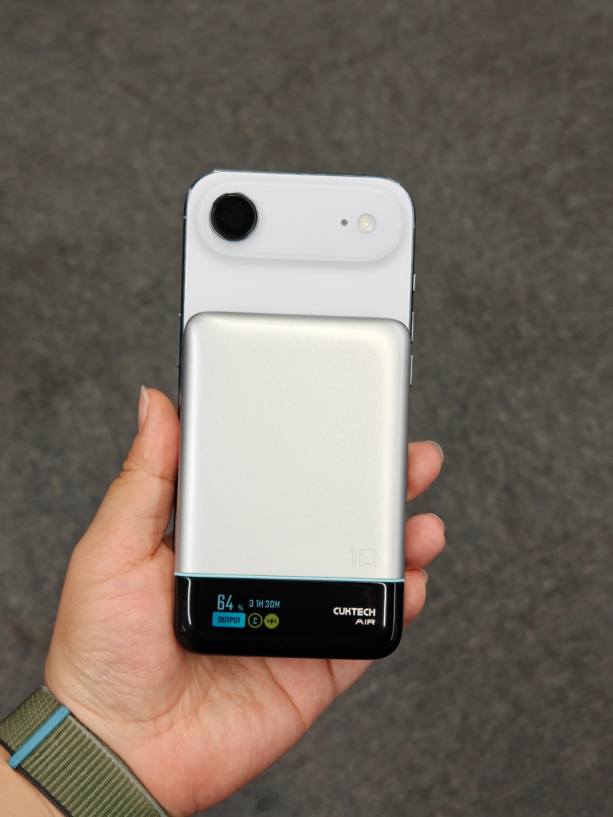 发现酷态科这个10号超级磁吸电能卡没给大家抽奖～🎁点赞这条，随机抽送1️⃣位铁