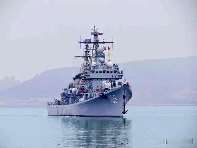 它是中国海军第一代驱逐舰中改装次数最多、试验任务最重的一艘，被誉为“试验先锋”，