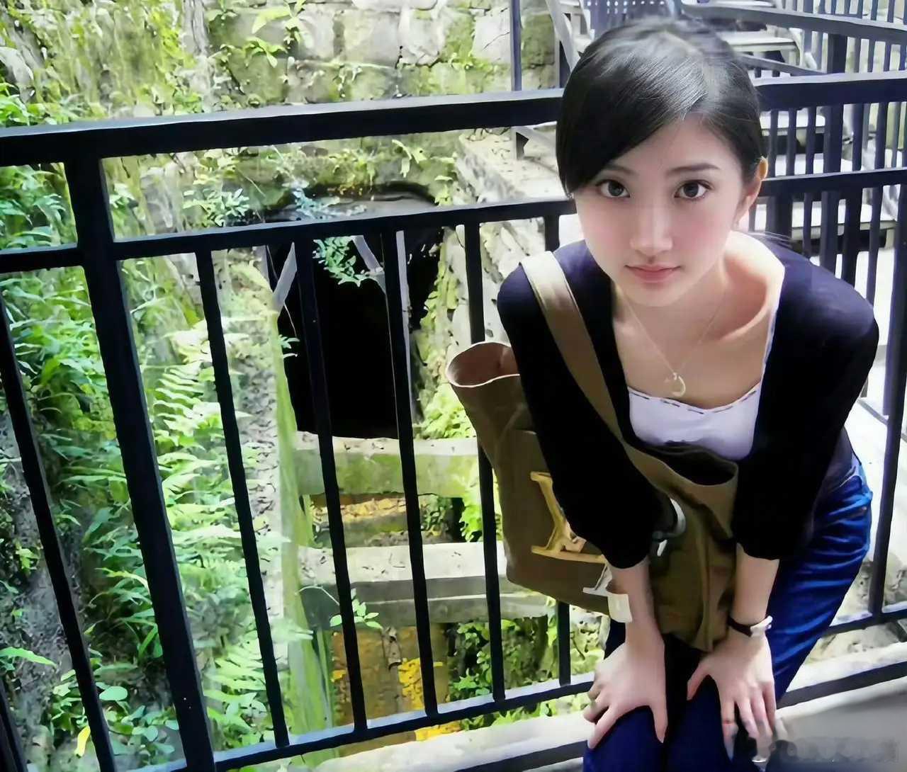 景甜刚出道时的样子简直就是万千少男的初恋女神啊！ ​​​