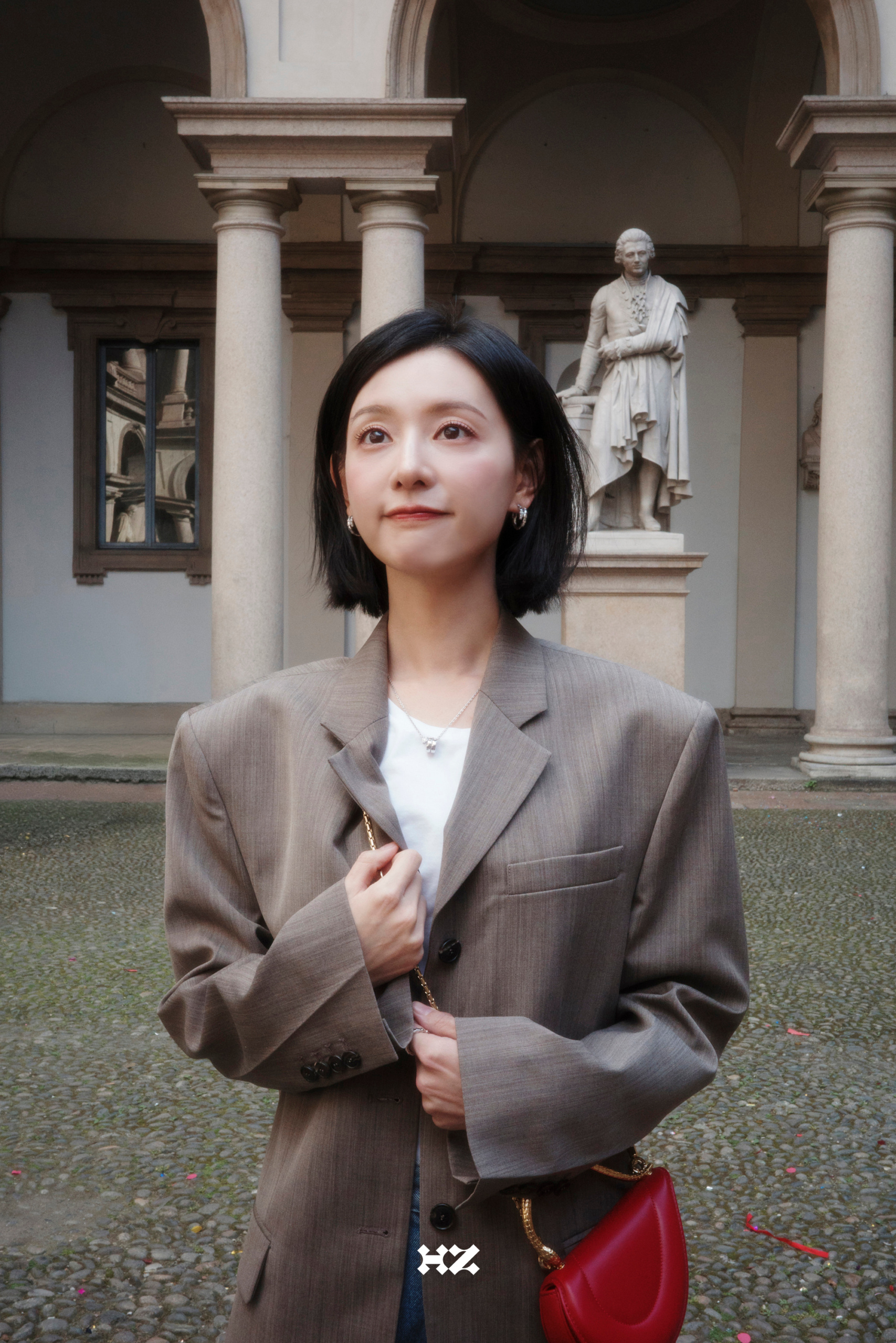 金智媛 米兰幕后图 短发真的超显气质！
