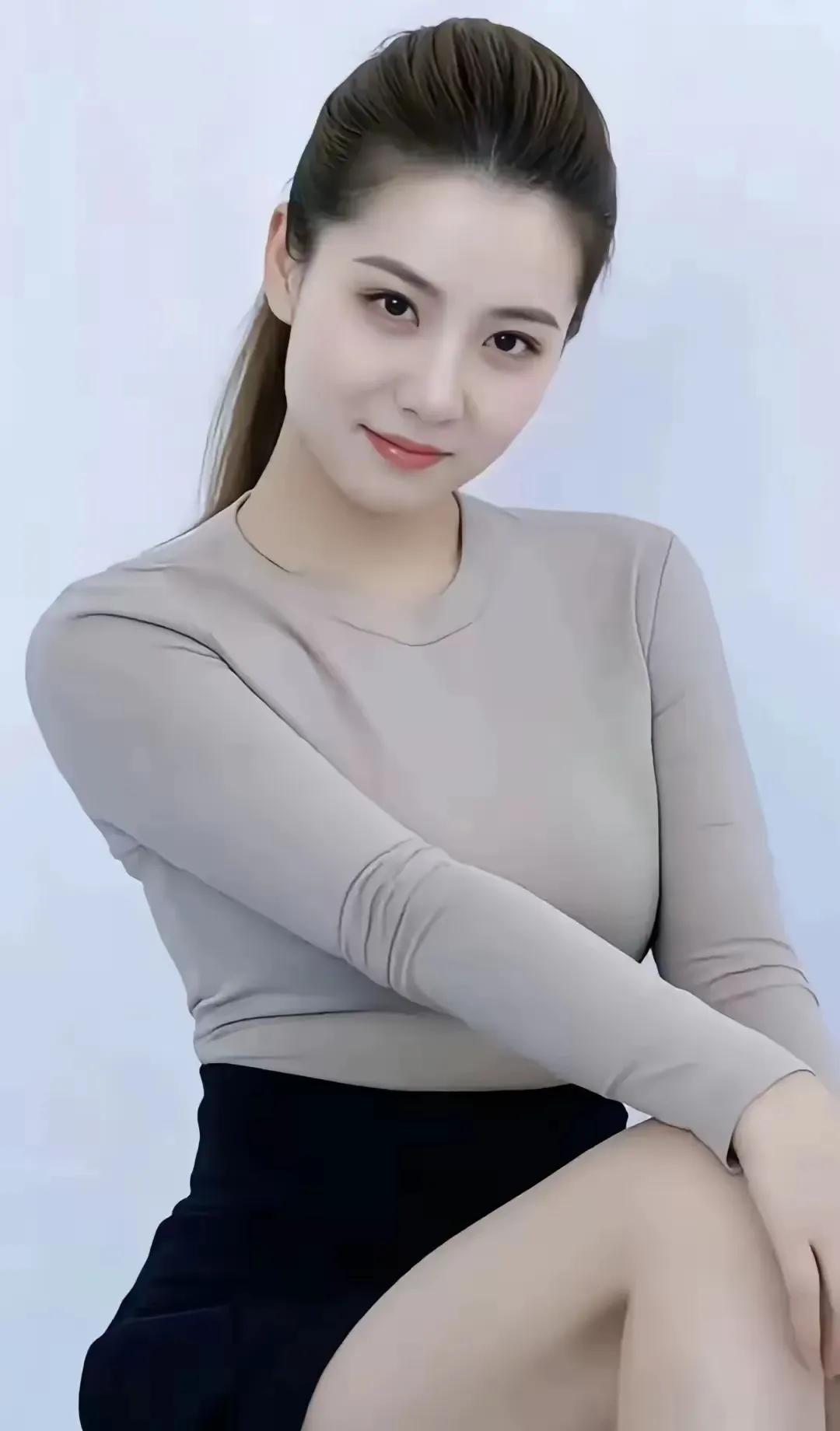 谁没被白冰的萧后惊艳过？丰腴温婉还带娇羞感，太绝了！
 
古装剧经典后妃里，白冰