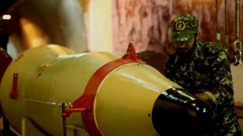 伊朗发出全面战争警告，无论攻击规模大小，摧毁美军中东所有基地