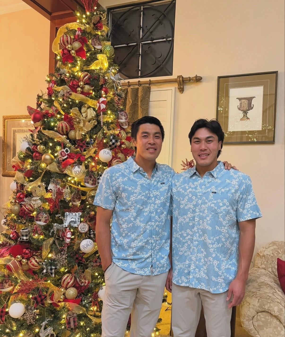 布兰登·中岛和弟弟过圣诞，弟弟也是打网球的～ 