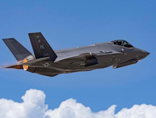 五角大楼的怒火被彻底点燃了！美国空军的F-35王牌教官，竟然跑到中国去“打工”！