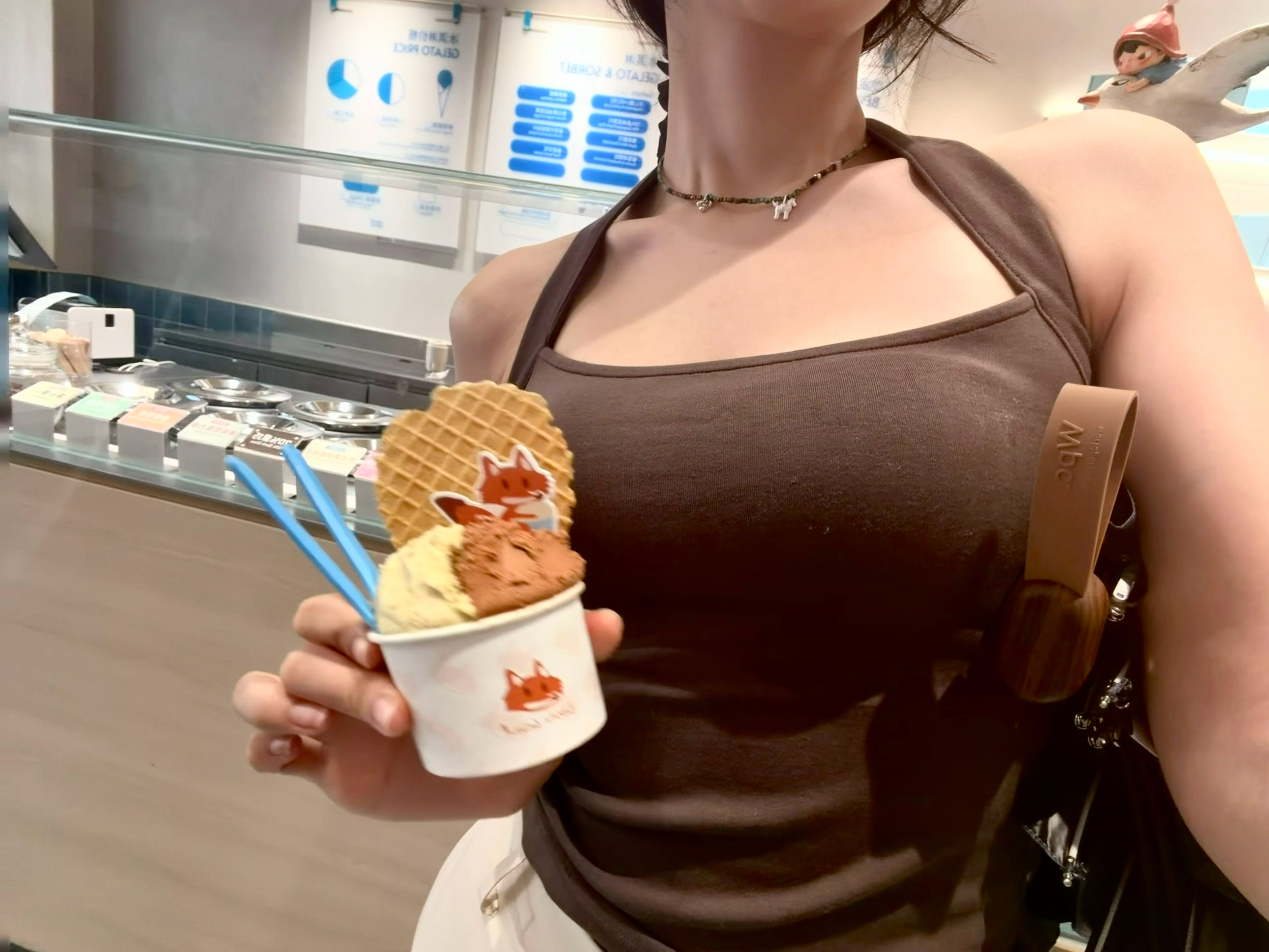 路过狸布塔，爽吃一下。好久没来，新出的口味试吃了一圈，最喜欢杏子柚子，再者就是经