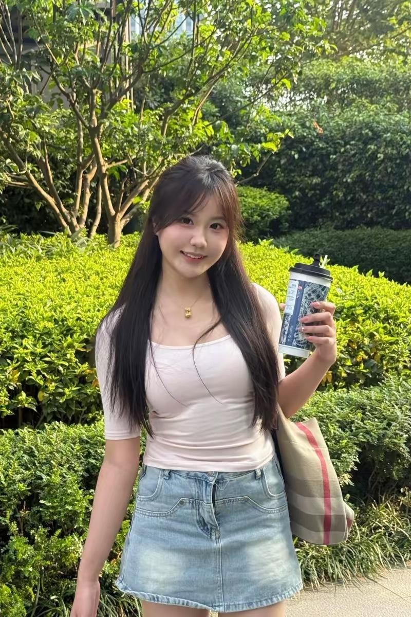 温柔少女
甜妹