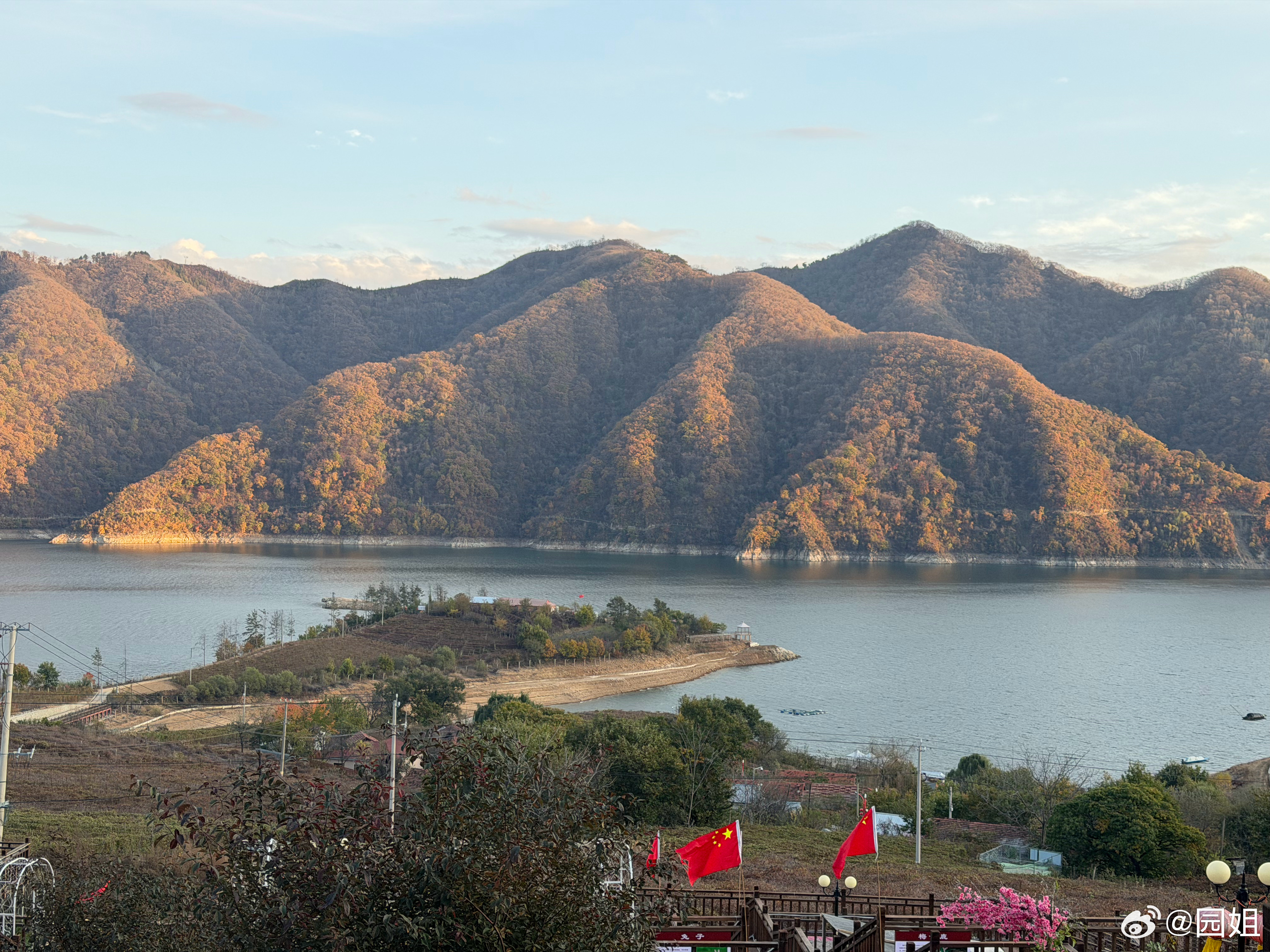 从早上开到现在，才走一半，还有快400km，看样子要天黑才能到长白山的汇合点了[
