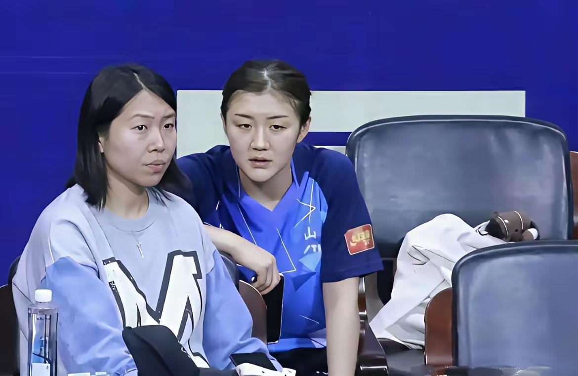 都说姐妹情深
我咋看她俩
和王楠、张怡宁、丁宁相比
总感觉有点另类呢？
是我的问