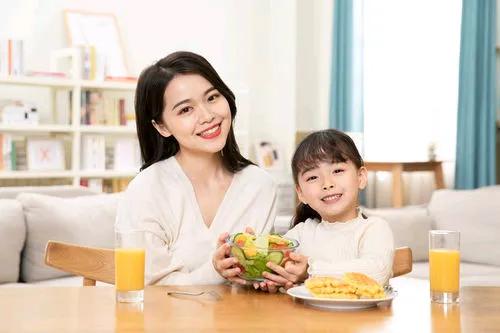 『今日话题』#家务、孩子是儿媳妇儿一个人的吗?#家务和照顾孩子绝非儿媳妇一个人的