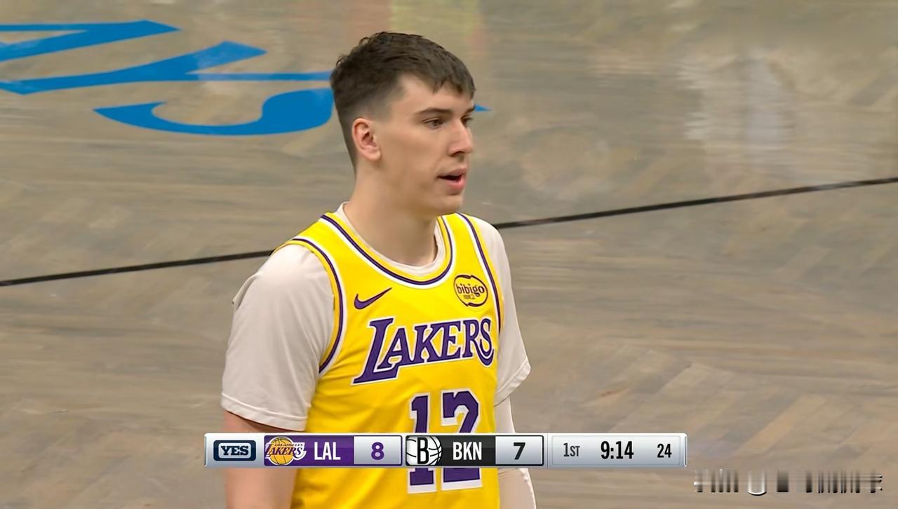 湖人大将拉拉维亚终于恢复正常水平了！在今天进行的湖人和篮网的比赛中，目前双方半场