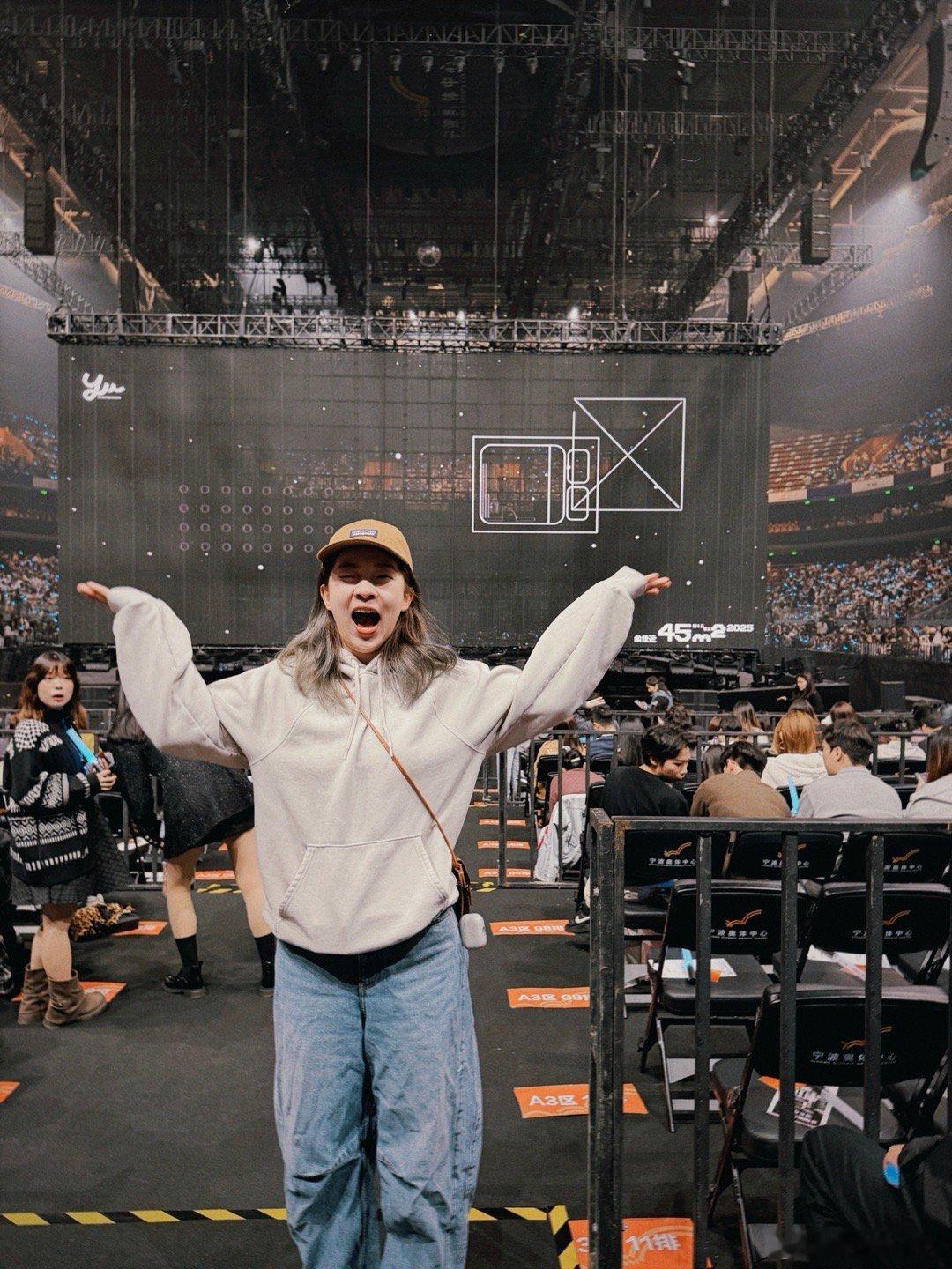 余佳运四面台演唱会宁波站 ​​​