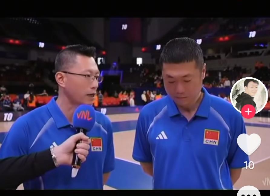 每次国际赛事，袁灵犀都是最为忙碌之人
      袁灵犀是中国女排的助理教练，负