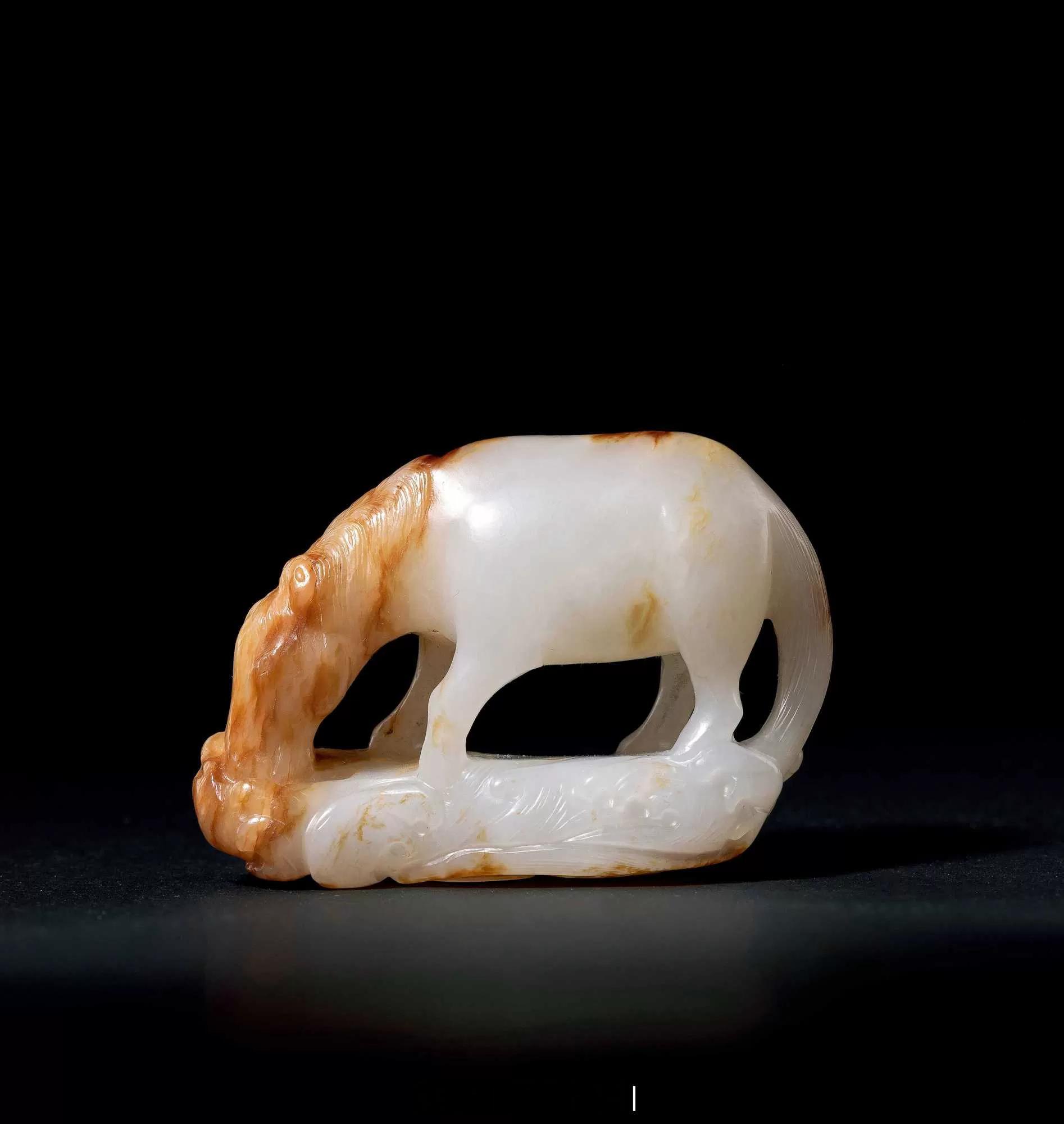 琳琅集 | 明 白玉红沁马摆件马以白玉制，表面有朱红色沁，玉质温润，宝光内敛。圆