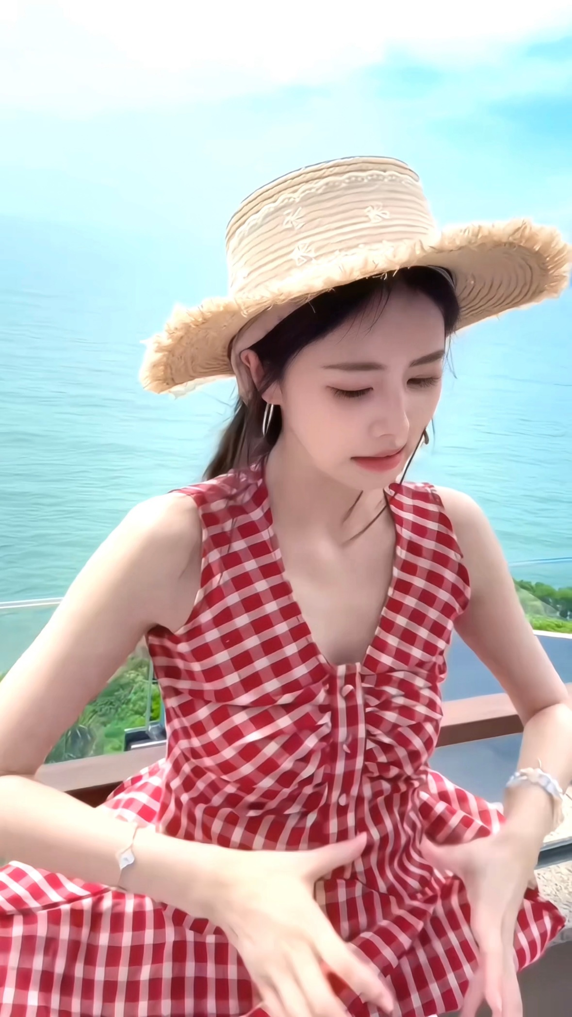 其实生气了也只会这么萌萌的掐丝你 被掐丝前已经被萌丝了吧 最后到底怎么丝的并不知