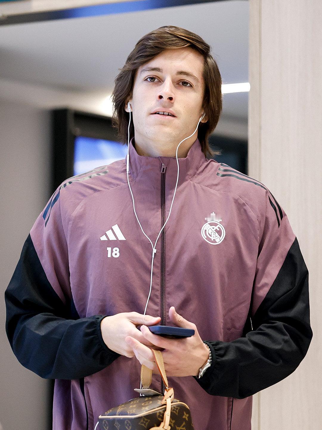 The Athletic：接近卡雷拉斯的消息人士表示，该球员没有任何身体问题，阿