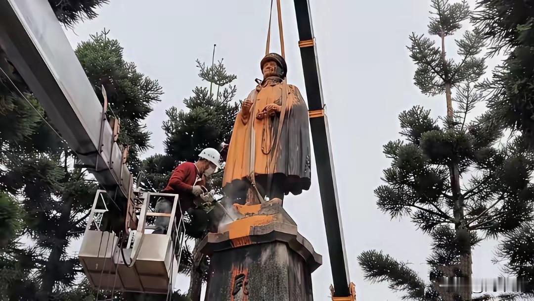 民进党不惜重金，在岛内推行“去蒋化”！
每拆除一座蒋介石铜像补助10万新台币，目