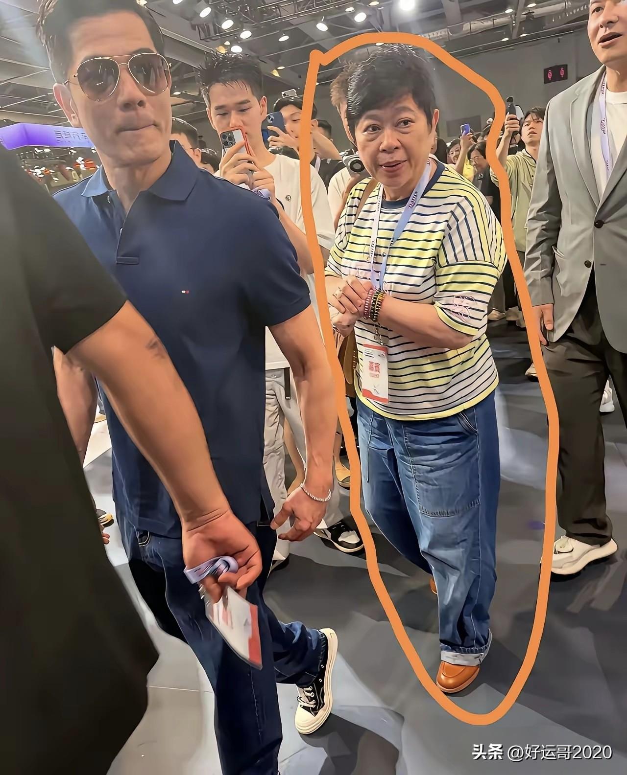 听说很多年了，郭富城的经纪人是梁美薇（小美）以为是一位大美女，今天看到她的照片，