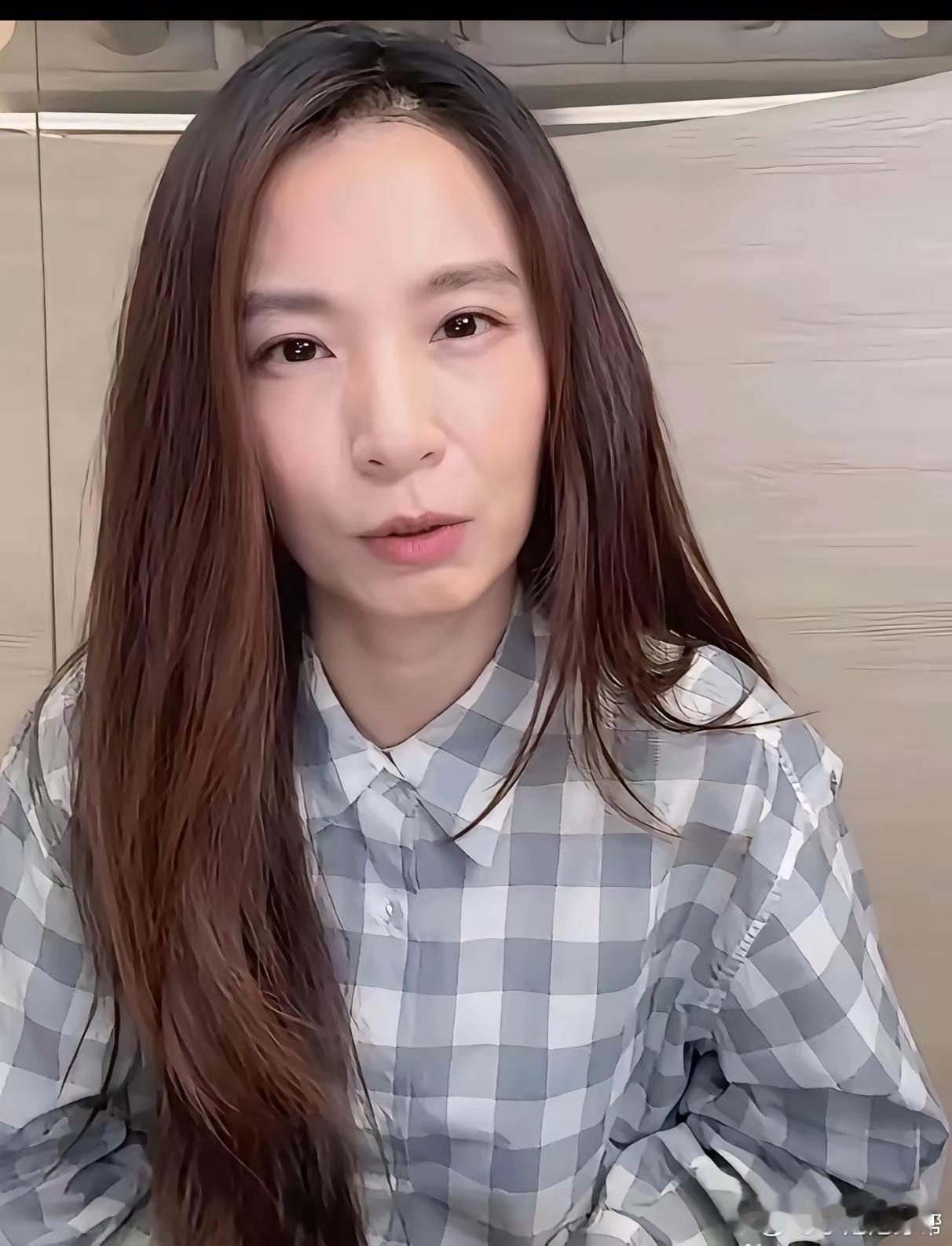 没想到SHE组合，最显老的不是被烧伤过的任家萱，而是还没结婚的田馥甄。 ​​​
