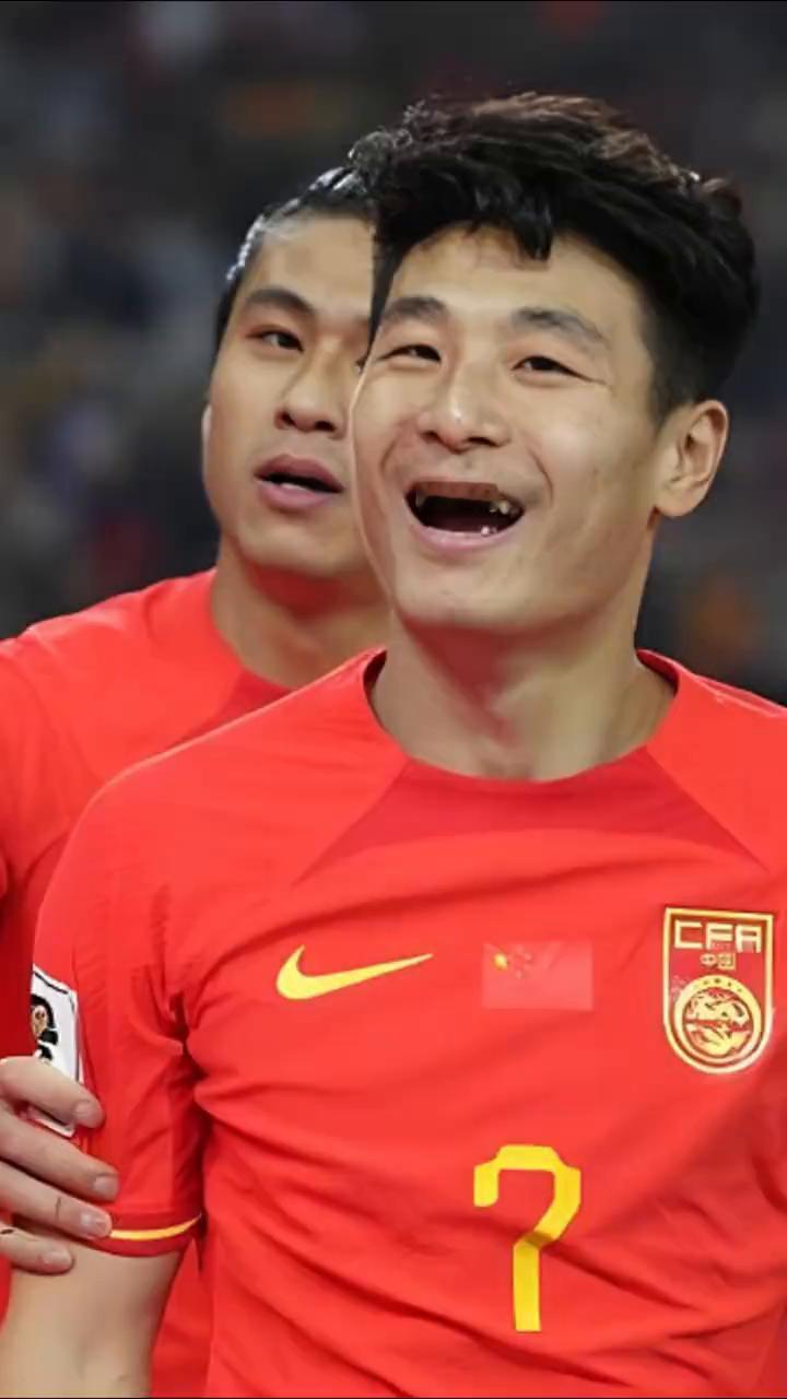 湖北老球迷。
近日网络流传出一张关于国足的错漏百出的图片引发讨论。图片里面世预赛