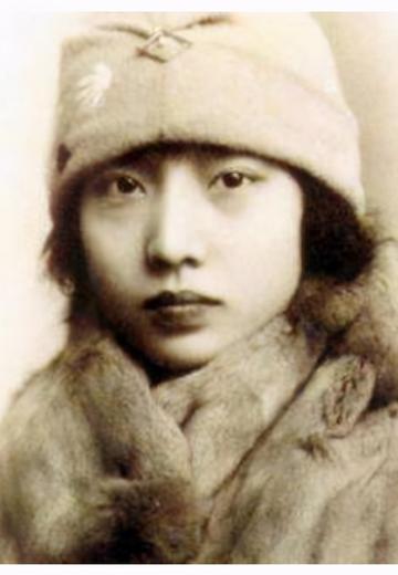 1956年，62岁的梅兰芳专程到香港，对48岁前妻孟小冬说：“跟我回大陆吧，我们
