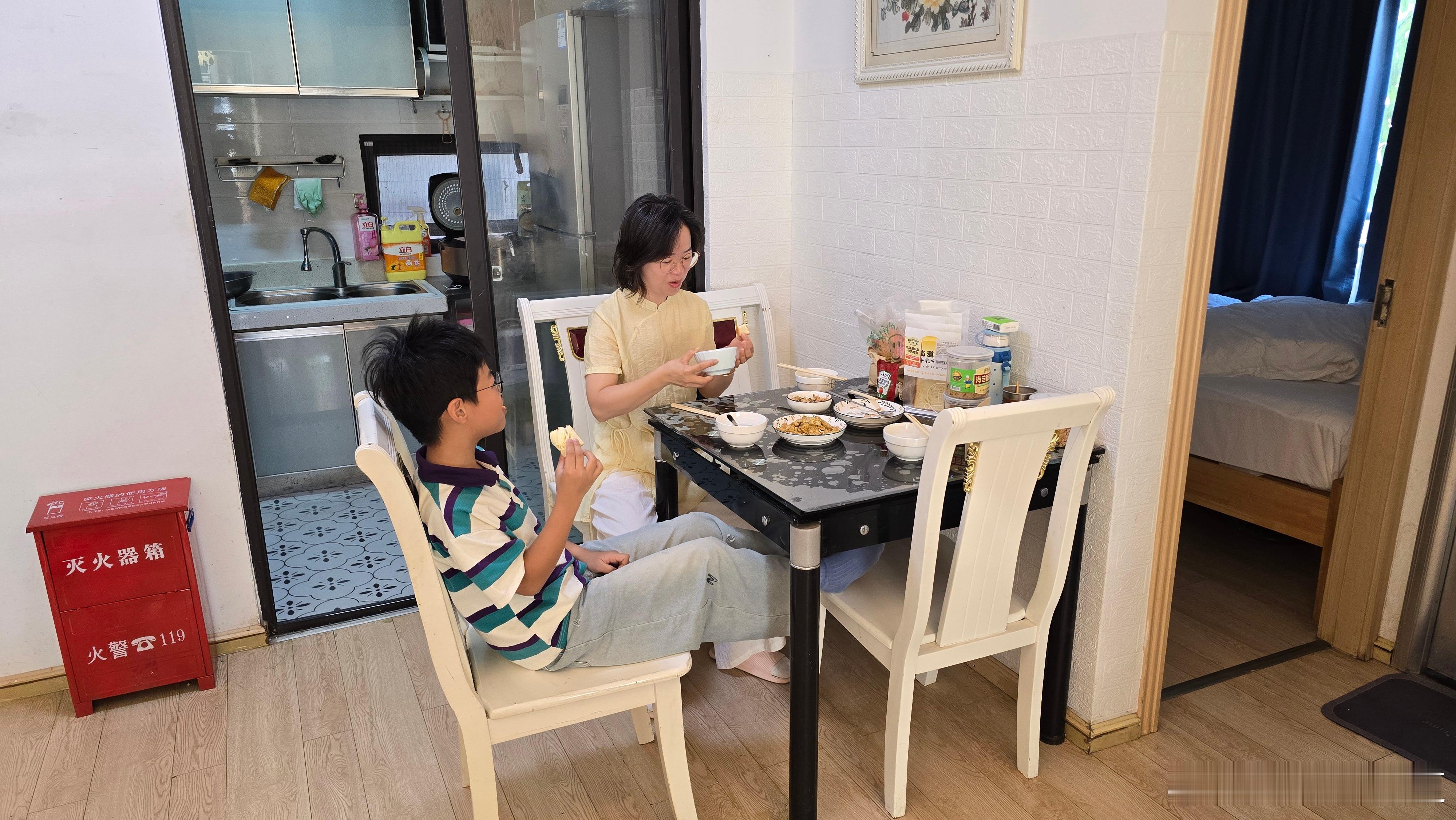 在云南这么多天，今天在昆明终于吃上自己煮的粥了，好怀念啊[笑cry][笑cry]
