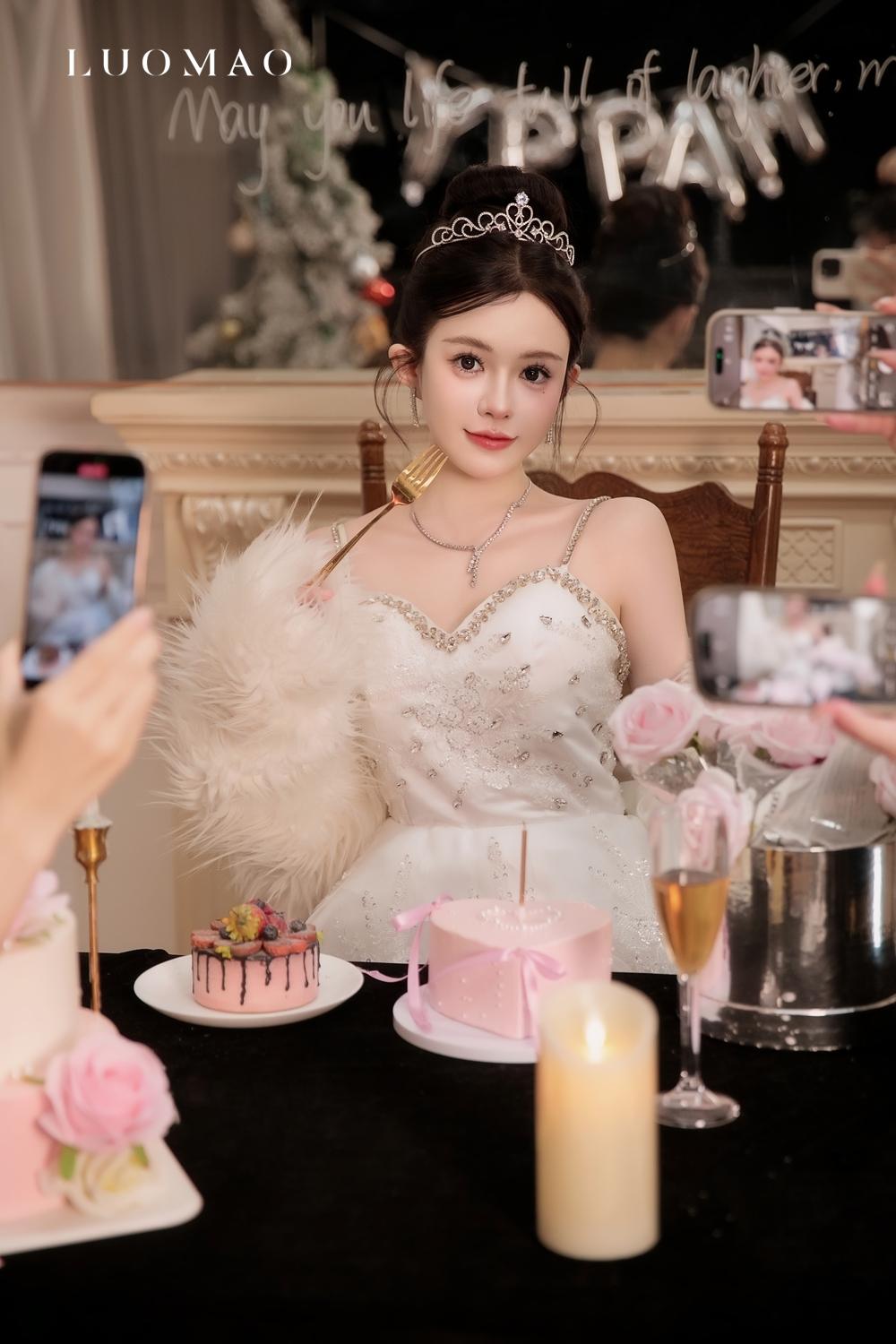 邀请大家来参加女明星的生日晚宴🥂。让人挪不开眼的生日写真🎂 轻奢小...