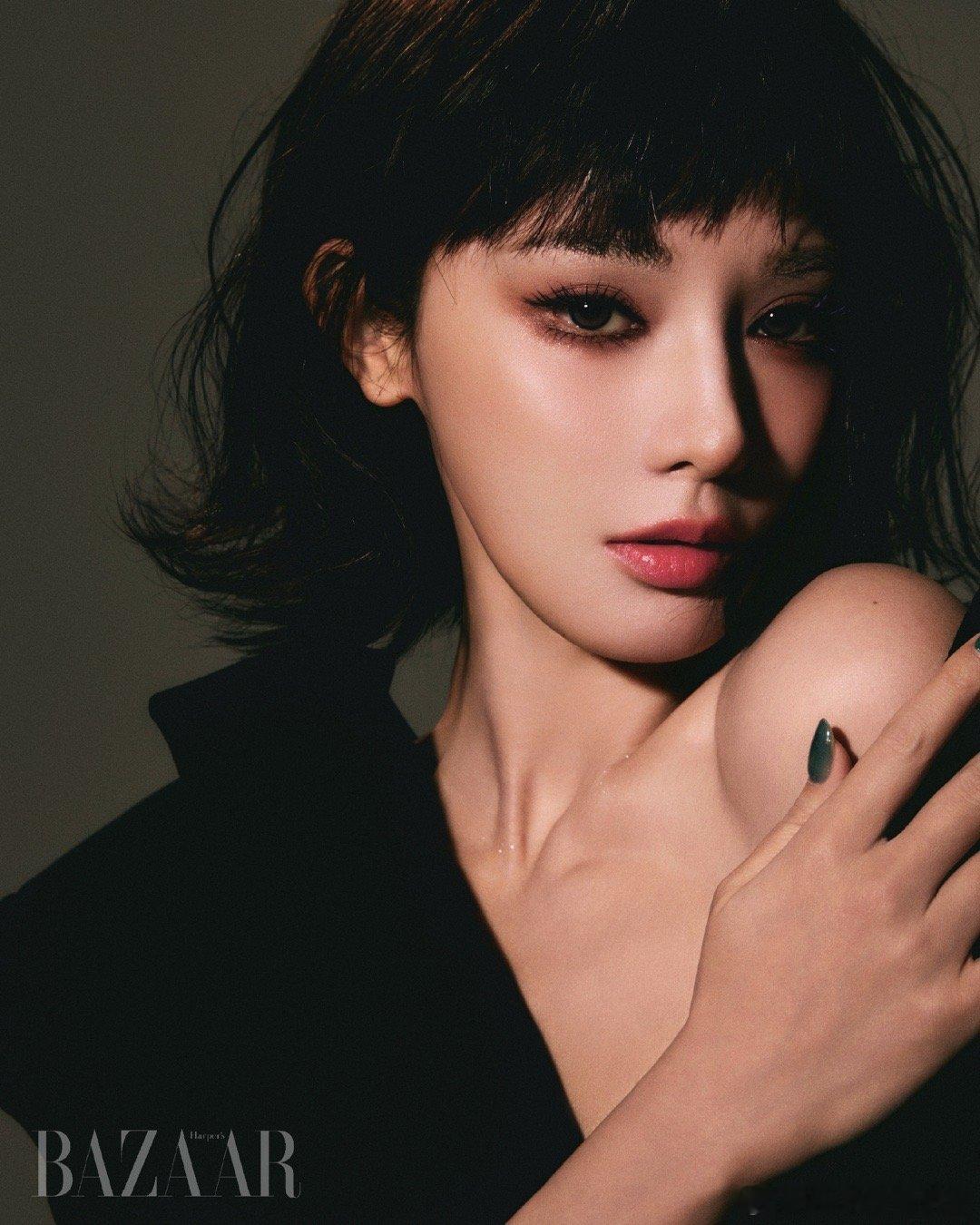 彭小苒越南芭莎新年封 彭小苒的表现力越来越有国际范儿，开年第一波时尚暴击，我先收