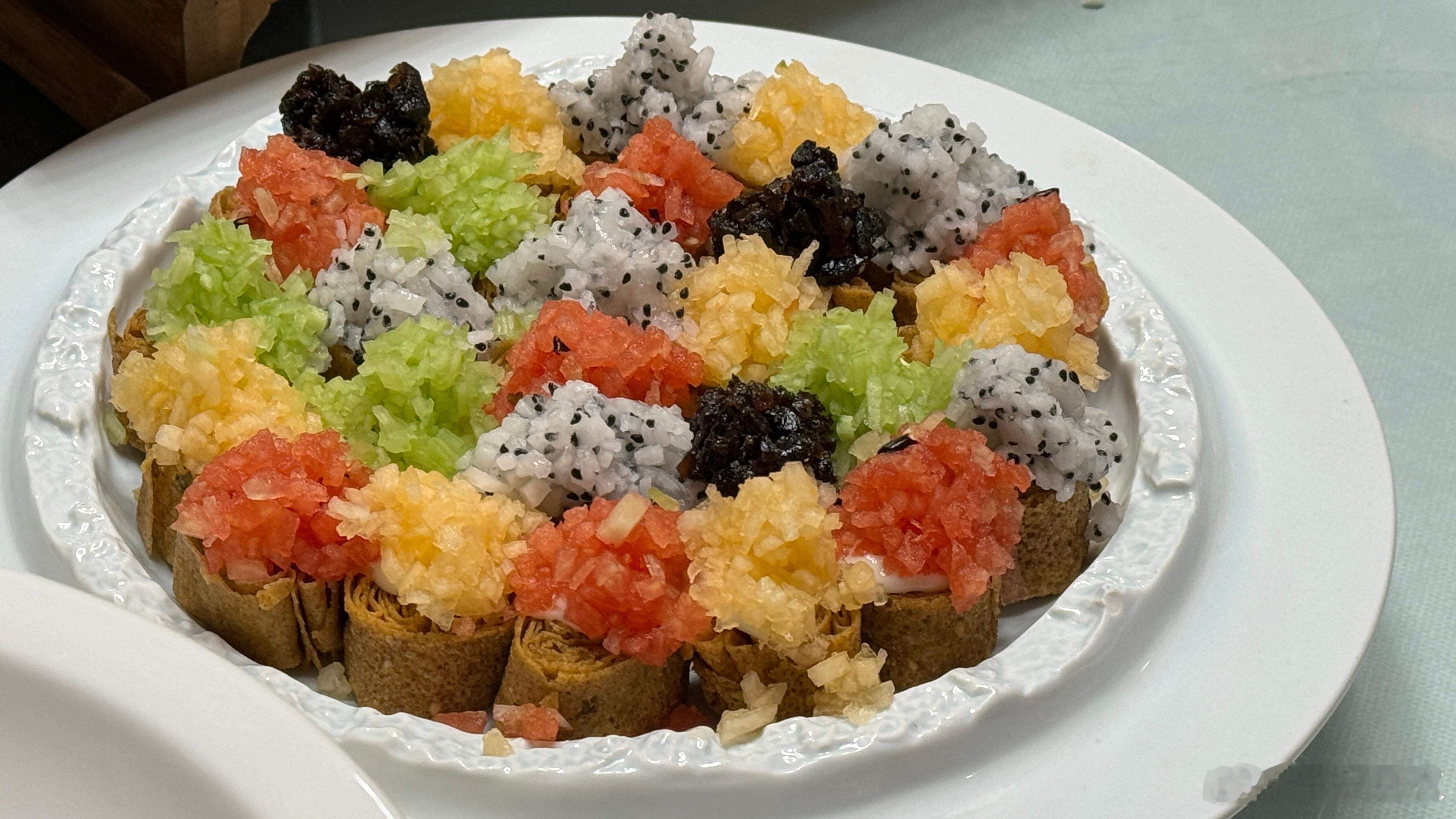 云南美食探店，舌尖上的腾冲味道腾冲的饮食五花八门，做法和吃法多样，这跟多民族聚居