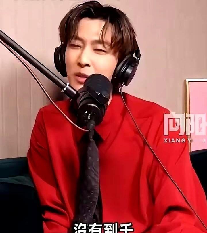 王一博那句“我们私下不联络”，简直是娱乐圈的照妖镜。
成年人的社交，本质就是价值