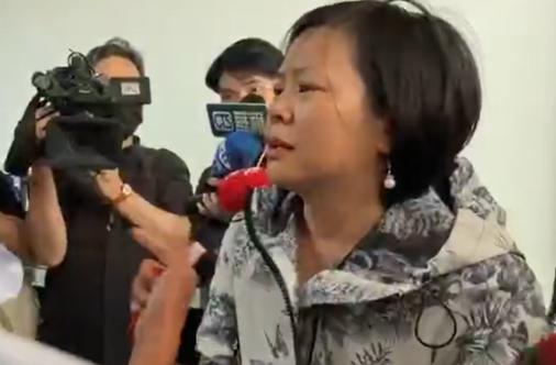 民众党中评会今日开会讨论惩处，陆配“立委”李贞秀穿着名牌Dior外套、拎着爱马仕