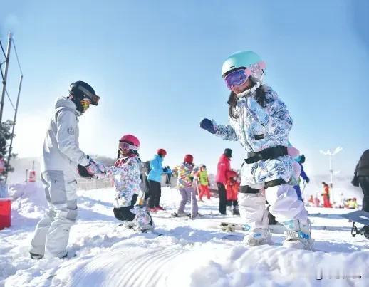 奔赴雪世界！石家庄五大滑雪场邀你畅享假期。
 
寒风凛冽，雪意正浓，又到了投身雪