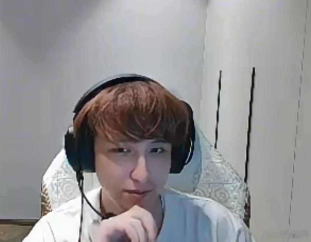 在直播里，Ame提到了森哥，说森哥不打比赛的时候打的还可以的，但是一打比赛森哥就