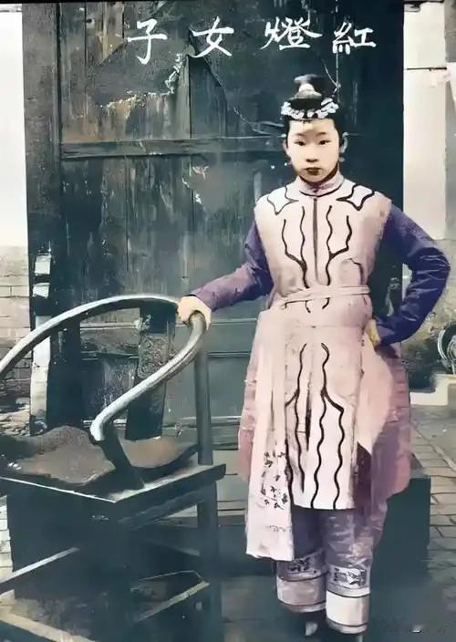 1900年最惨烈的巾帼悲歌！黄莲圣母被俘宁死受辱，结局刺痛百年国人
 
1900