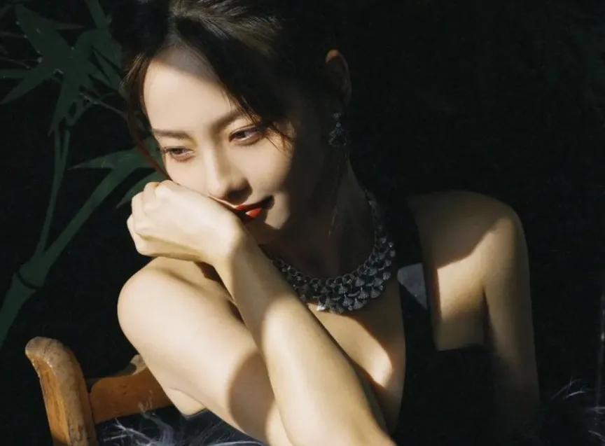 张嘉倪的账号终于解封了，但即便能正常营销，投资方依旧会对她有所顾虑，毕竟她曾经被