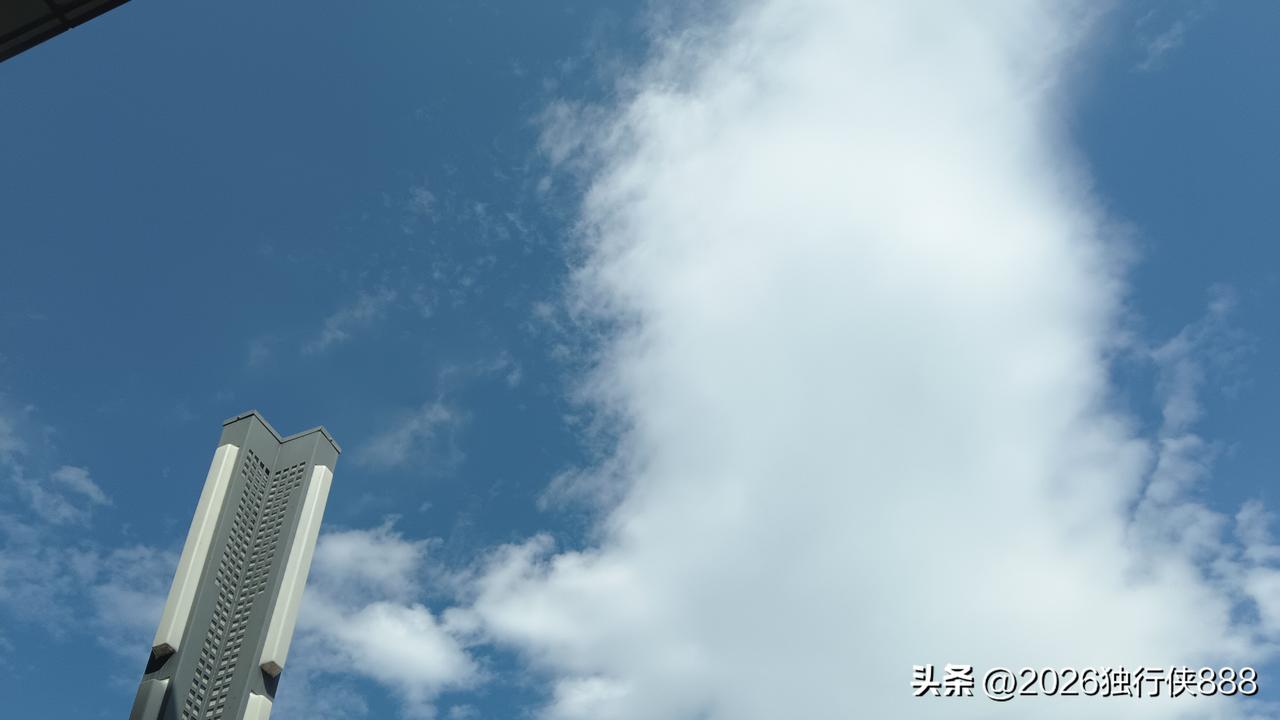 先下手为强吗？才9月就开始准备年会了！
今天在客户门店做活动，中途碰到两个业务才