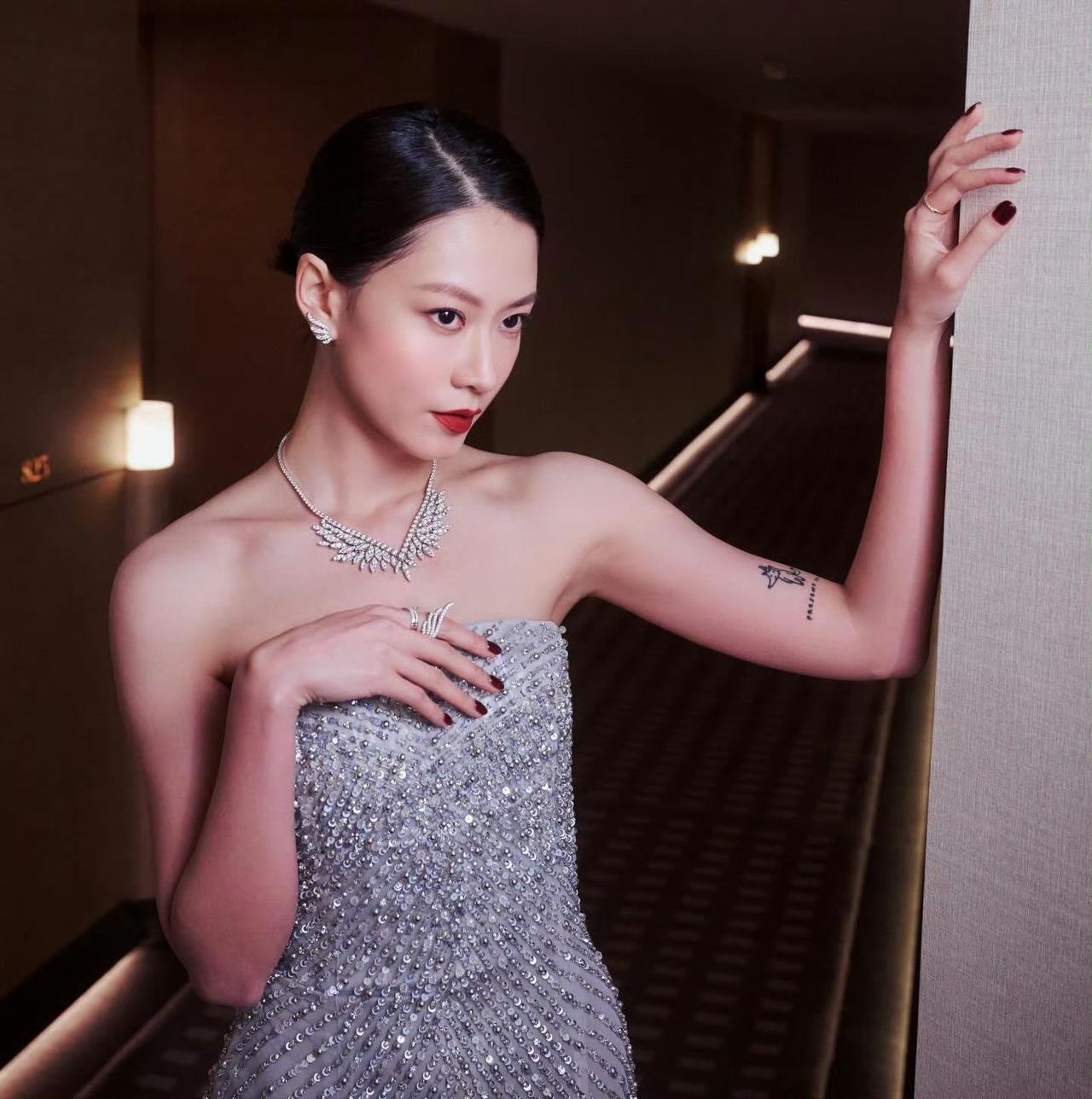 本届金像奖重磅奖项出炉，90后马来西亚演员廖子妤，凭借《像我这样的爱情》成功摘得