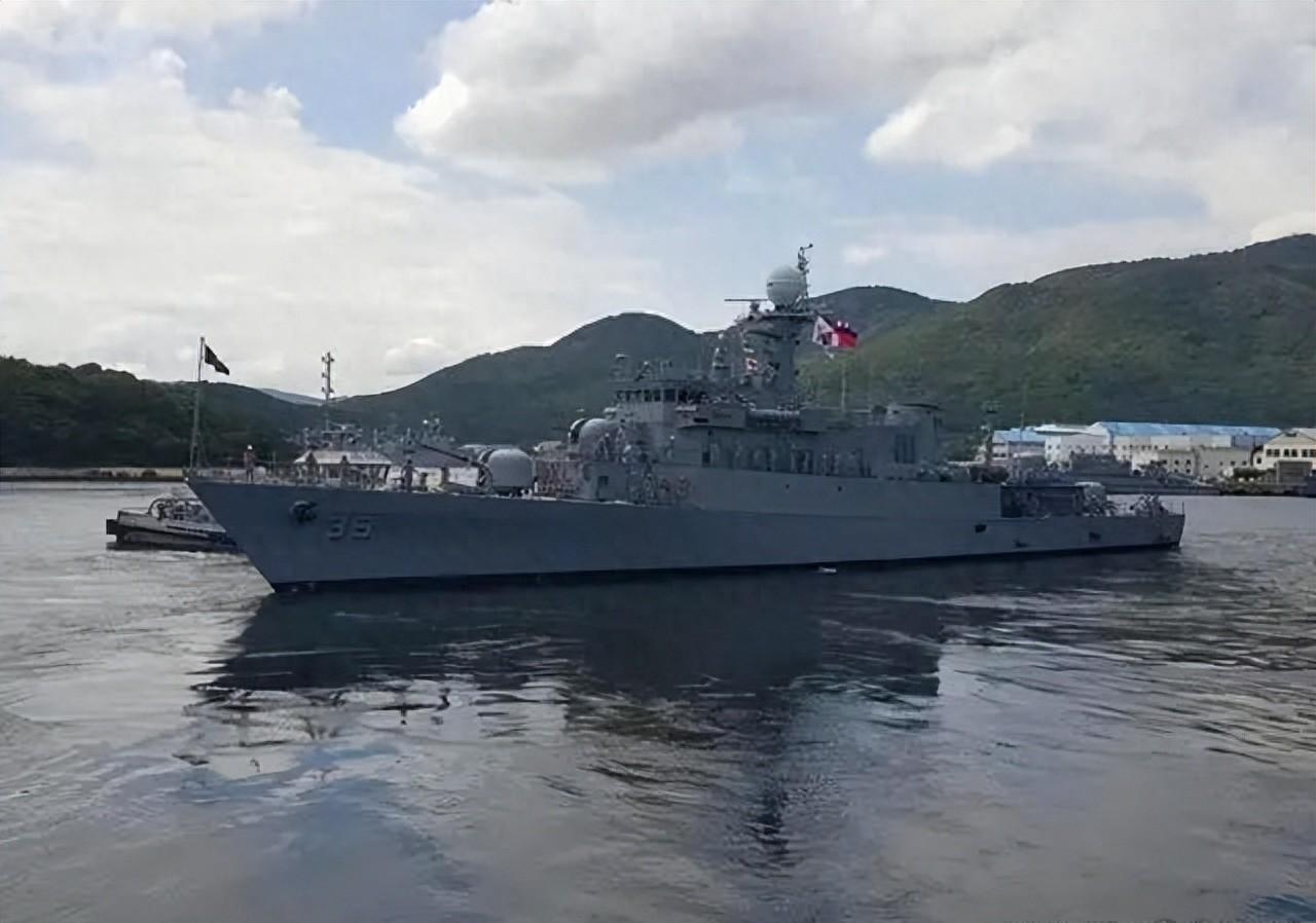 菲方军舰刚被我军驱逐，日方提出对菲援助，两国联手唯恐南海不乱
菲律宾海军第39号