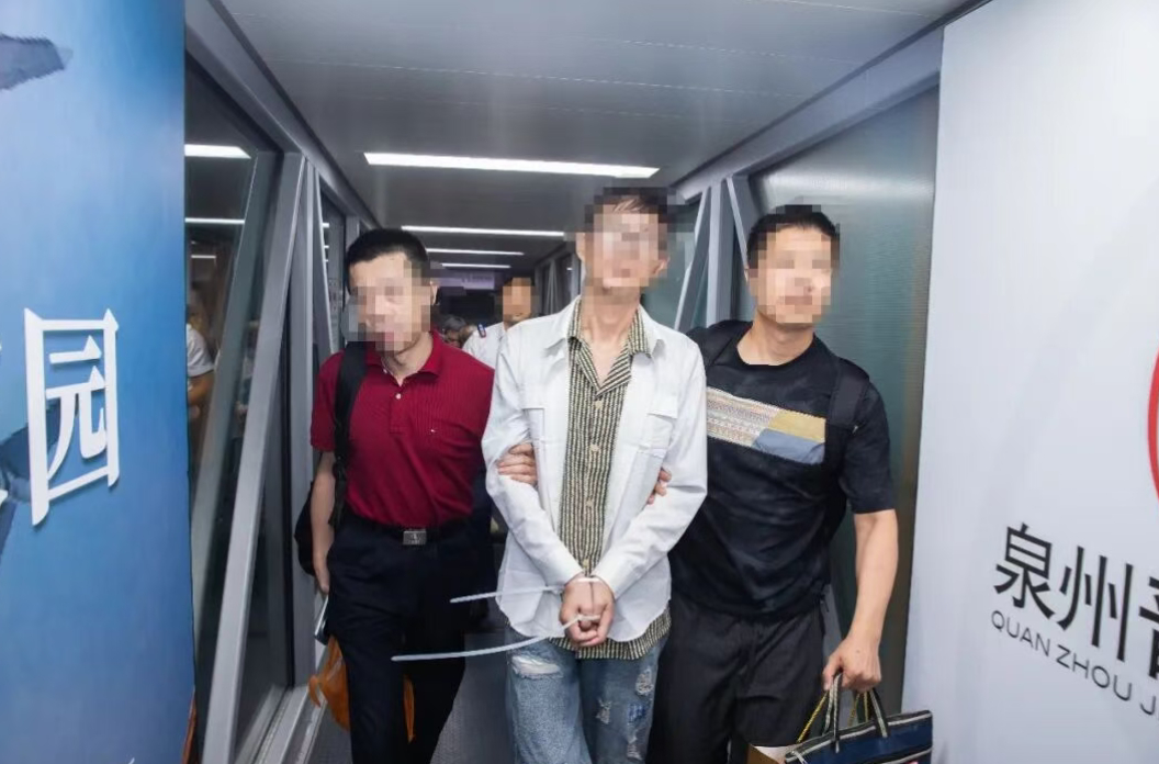 【中国驻菲律宾大使馆：#重大涉诈逃犯檀某落网# 】 近日，中菲两国执法部门合作抓