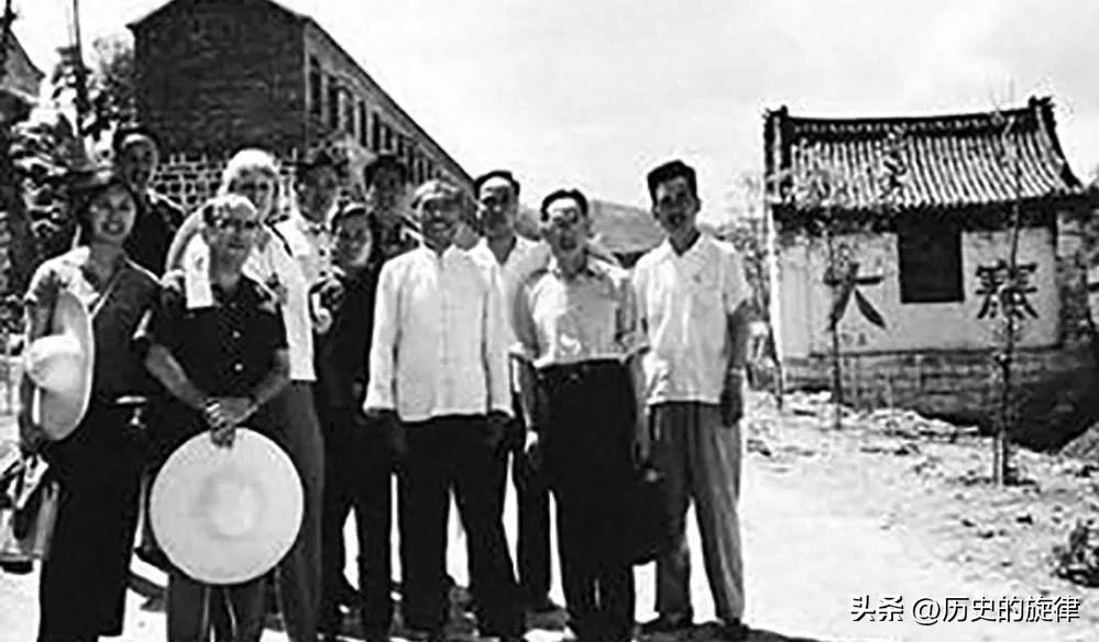 1975年陈永贵视察北大荒，当场批评种地方式落后，农场场长当场反驳：大寨才几亩地