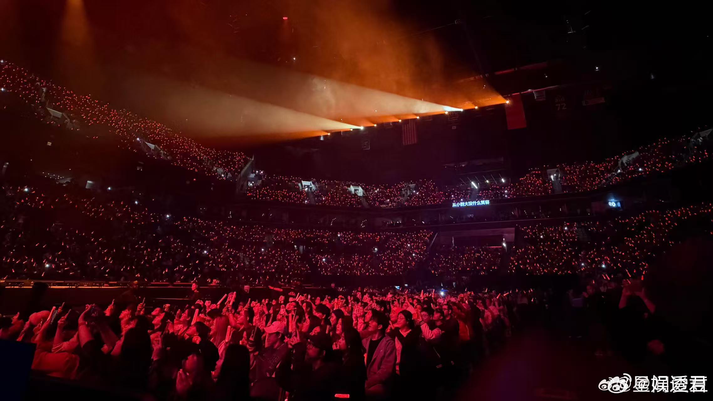 汪苏泷世巡纽约场上座率 谁还没被纽约场惊艳到！满场灯海+超高上座率，舞台效果拉满