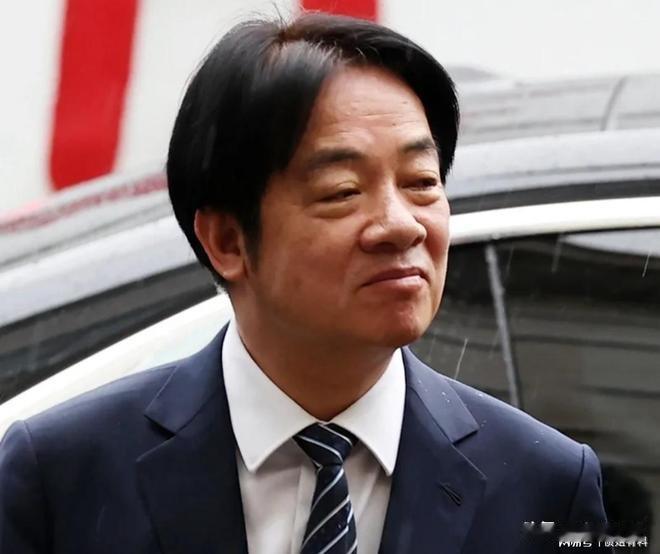 一场弹劾赖清德风暴，正在宝岛政坛骤然刮起。
 
12月19日，蓝白两党罕见同台，