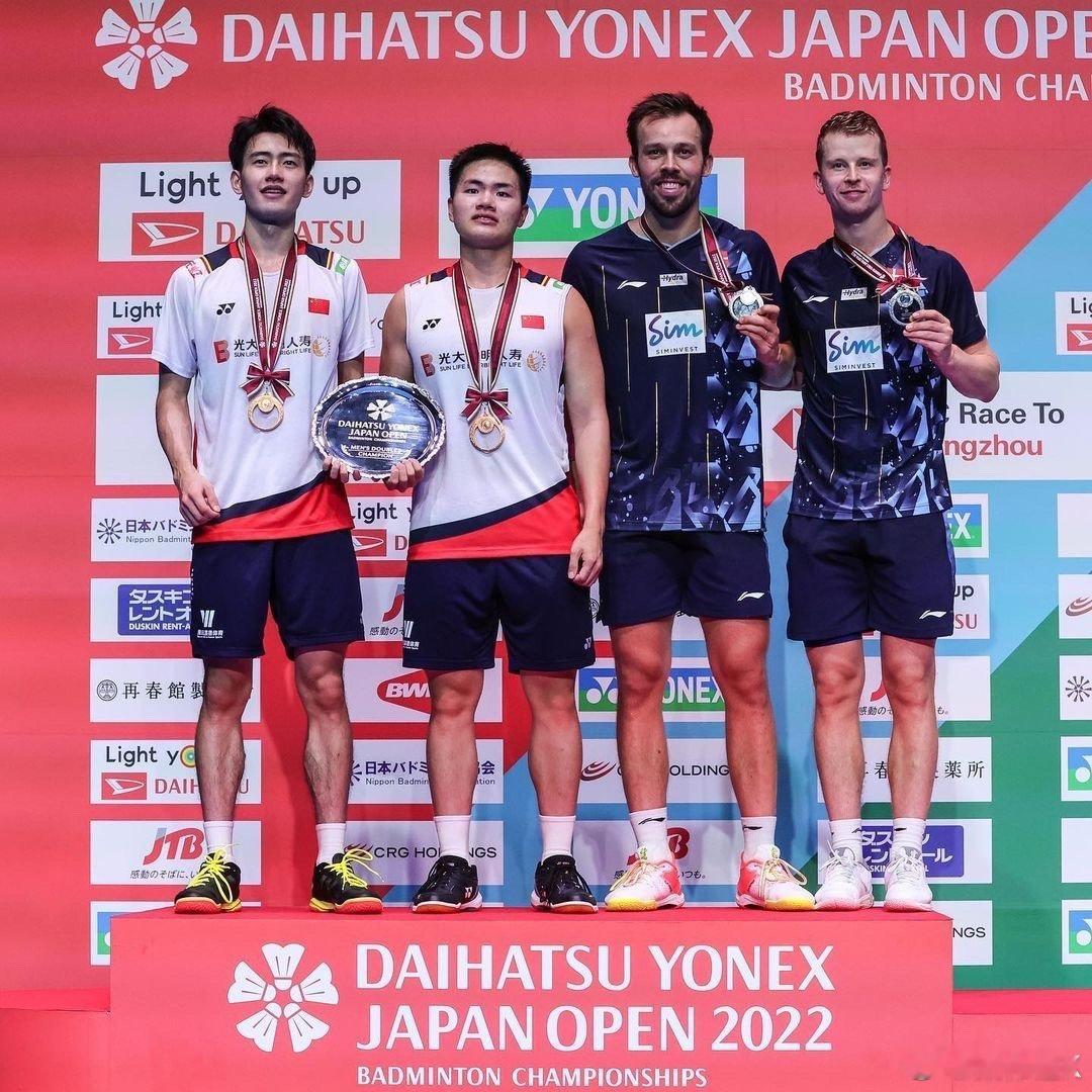 美好的一周，意想不到的冠军，感谢团队、教练组还有我的同伴，这是我职业生涯的第一个