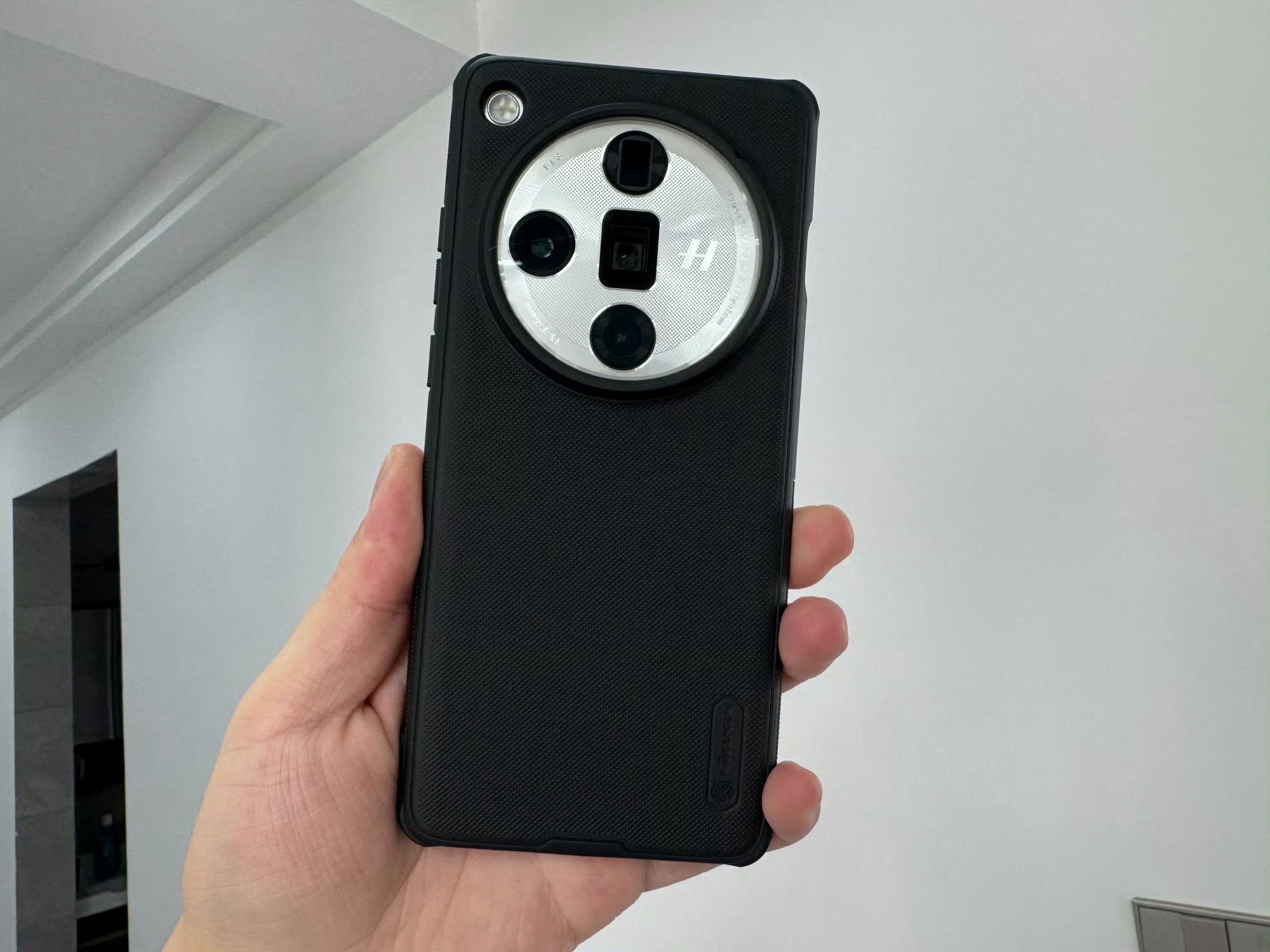 iPhone配件哪些值得买贵的那肯定是钢化膜和手机壳了，个人建议别买那种几块钱的