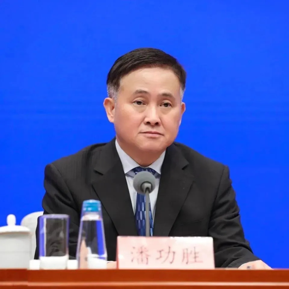 汽车金融公司准备金率将调至0 中国央行行长潘功胜：降低存款准备金率0.5个百分点