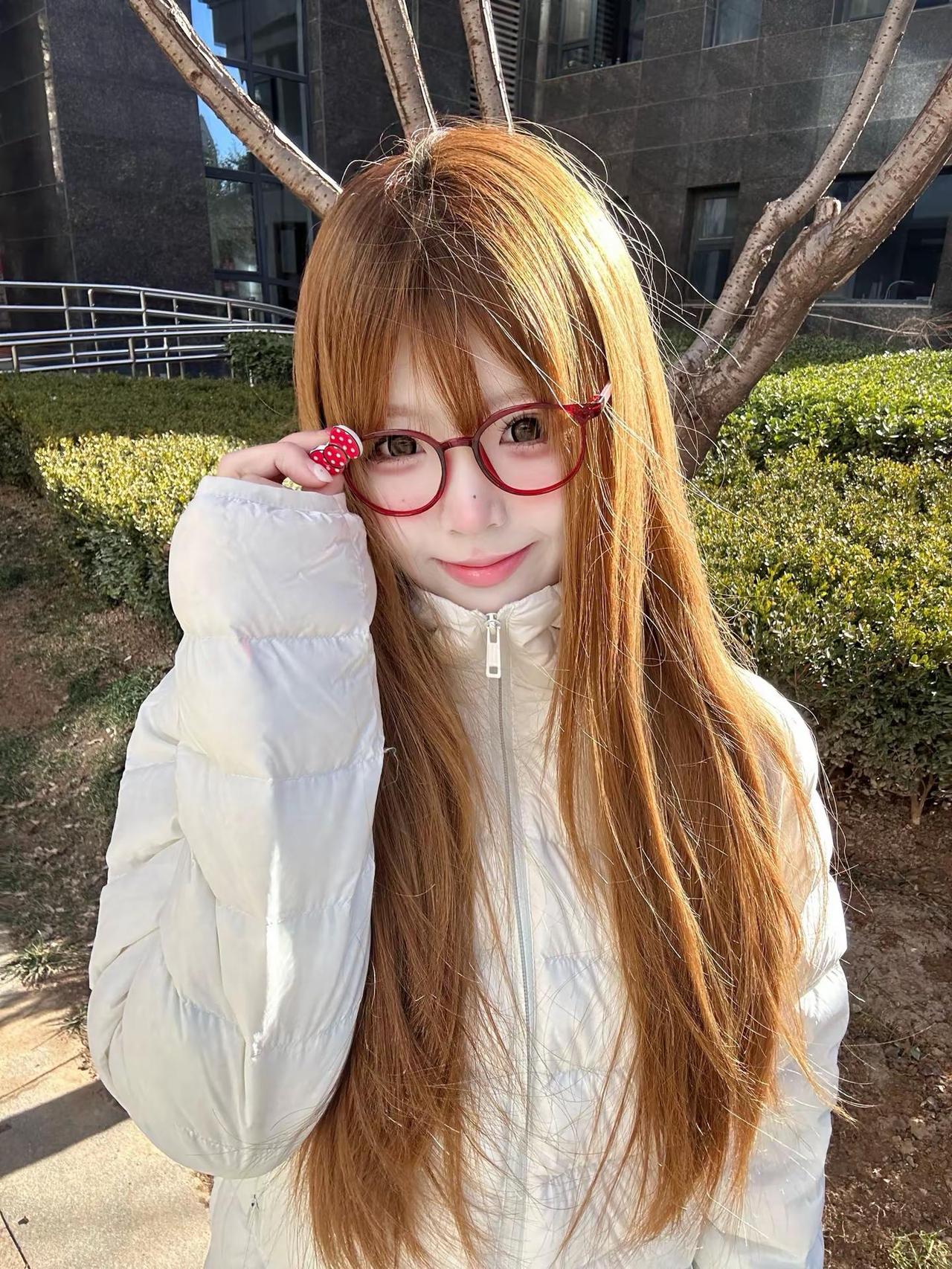 ⸝⸝>  ̫ <⸝⸝。