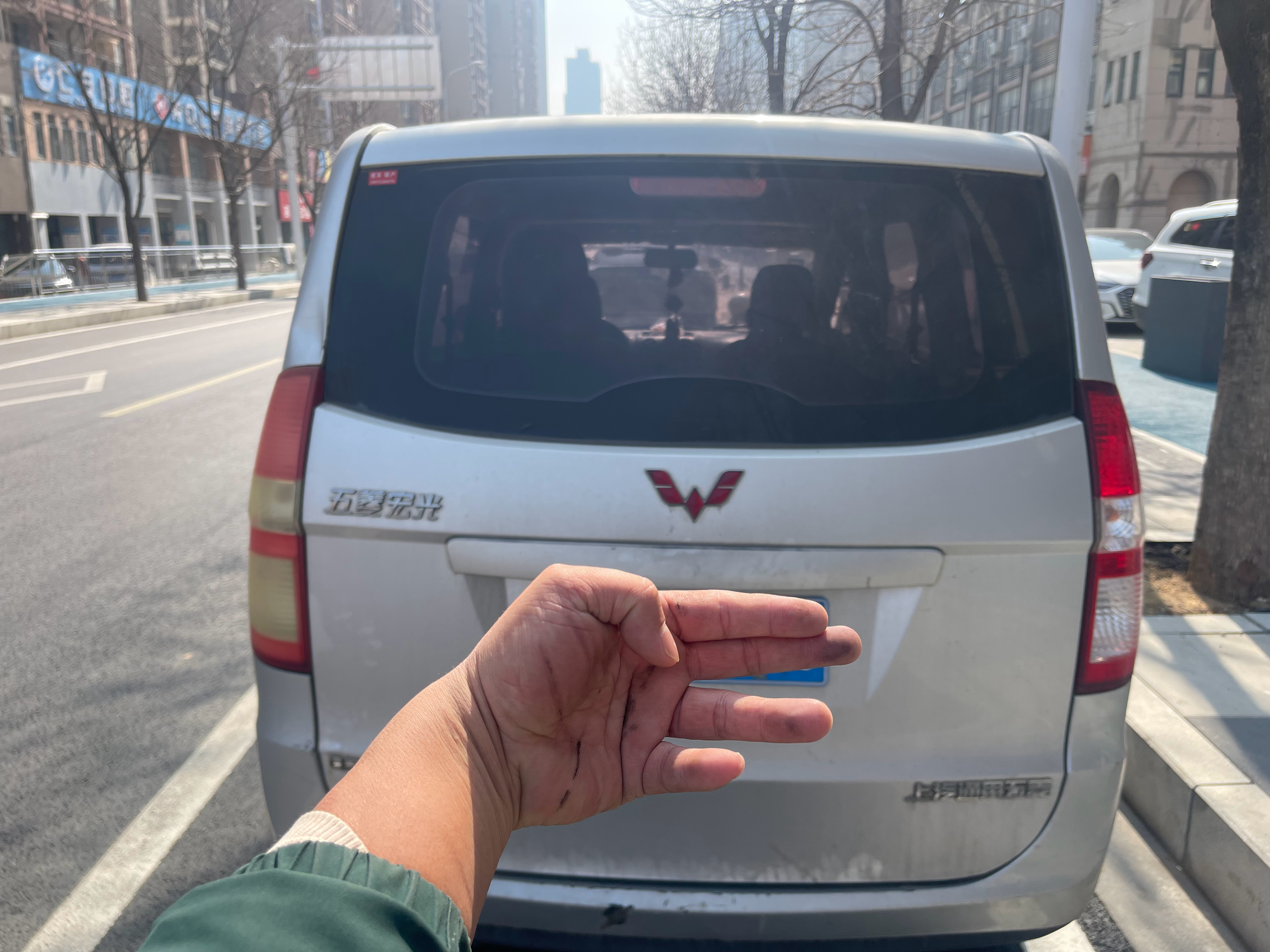 兄弟们，拿下邻居的神车，秋名山战神2014年五菱宏光 面包中的BBA 1.5L手