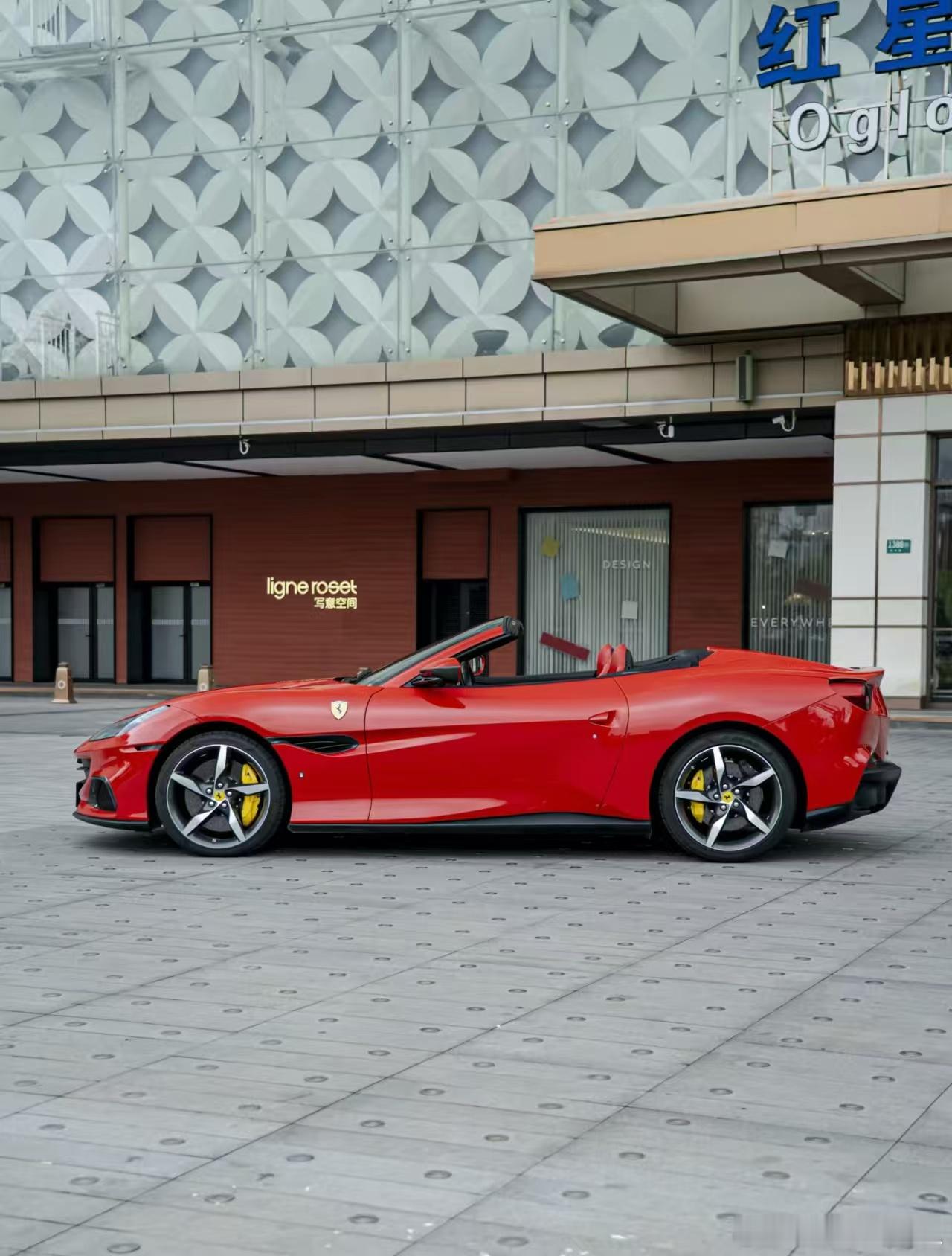 生活最好的状态，是内心有火，眼里有光。23年法拉利Portofino M，仅80