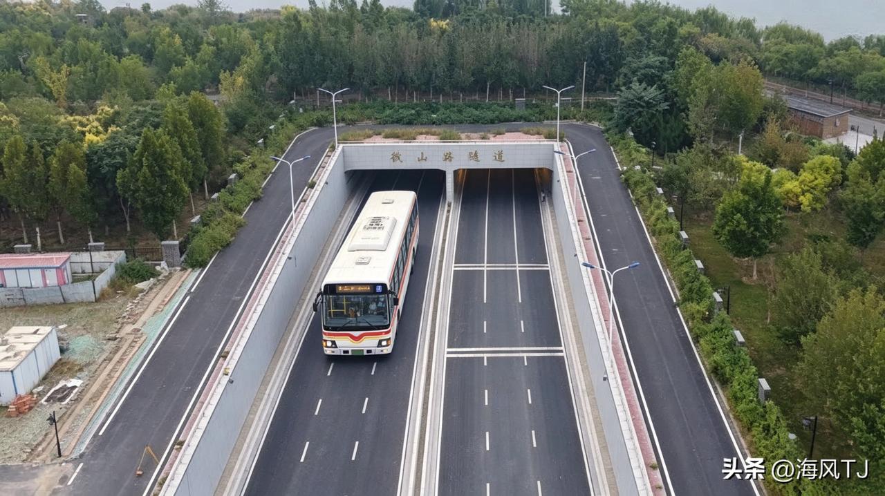 水西公园下凯苑路隧道，急需连同两侧公交。