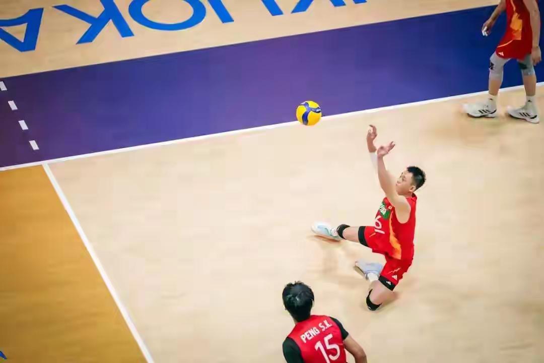 中国男排苦战5局，终于3比2战胜韩国队，亚运会小组赛，中国队终于报了亚锦赛1比3