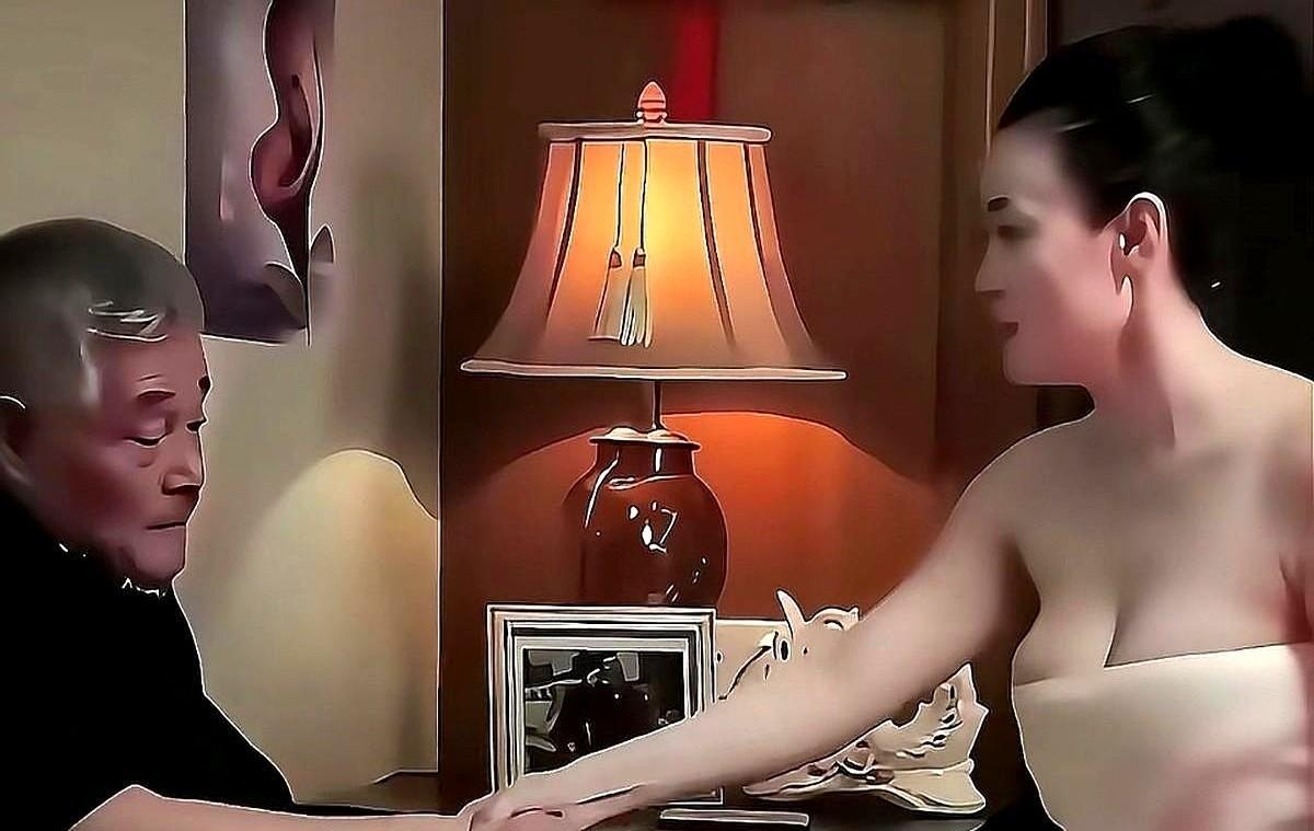 被全网骂“花瓶”十年，她反而感谢那条浴巾。
当年一条浴巾裹身，镜头只拍她“被看”